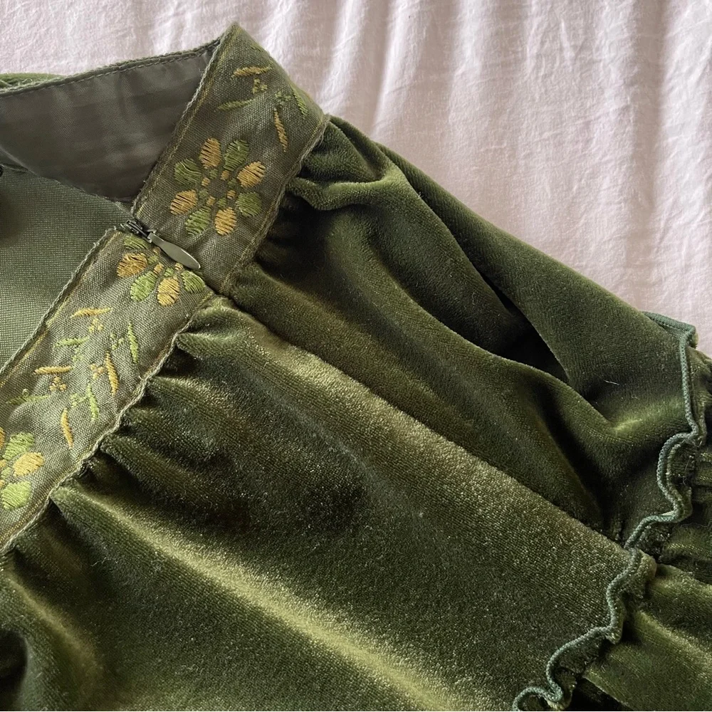 Vintage Y2K Green Velvet Renaissance Fairy Whimsigoth Embroidered Fairy Skirt - Picture 6 of 13